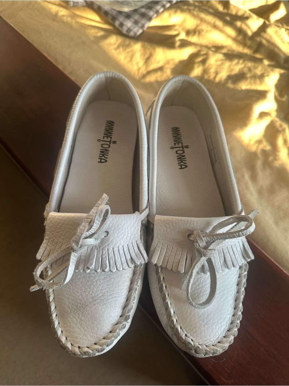 Minnetonka White Girls' Kilty Fringe Moccasin Loafers